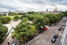 Location courte durée d'un F2 meublé pour 4 rue Fabert aux Invalides, Paris 7ème