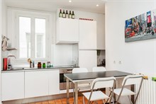 Location meublée en courte durée d'un F2 avec balcon à Cambronne Paris 15ème