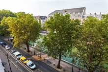 Location temporaire d'un F3 meublé avec terrasse à République Paris 10ème
