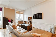 Location temporaire d'un F3 avec 2 chambres doubles et un balcon filant à Turbigo Paris 3ème