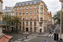 A louer en courte durée studio design refait à neuf rue des Dames aux Batignolles Paris 17ème