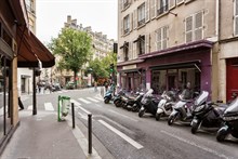 Location courte durée à 2 d'un studio refait à neuf et design aux Batignolles Paris 17ème