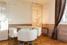 Location temporaire d'un F2 meublé et moderne dans le Village d'Auteuil, Paris 16ème arrondissement