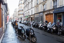 Location mensuelle en temporaire d'un grand studio avec balcon filant à Oberkampf Paris 11ème