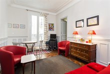 Location d'un F2 meublé avec balcon filant pour 3 à la Motte Picquet Paris 15ème