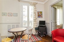 Location temporaire d'un F2 meublé pour 3 avec balcon filant à la Motte Picquet Paris 15ème