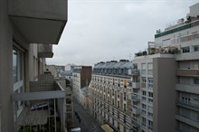 A louer en courte durée pour 4 agréable F3 avec balcon aux Buttes Chaumont Paris 19ème