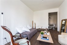 A louer à la semaine pour 3 personnes bel appartement meublé de 2 pièces à deux pas de la Porte Maillot Paris 17ème