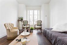 A louer en courte durée pour 3 personnes appartement de 2 pièces meublé à deux pas de la Porte Maillot Paris 17ème
