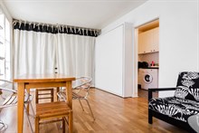 A louer au mois grand studio meublé pour 2 aux Batignolles Paris 17ème arrondissement