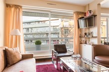 Location meublée temporaire d'un F2 pour 4 avec terrasse à Cambronne Paris 15ème