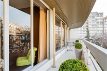 F2 meublé à louer en courte durée pour 4 avec terrasse à Cambronne Paris 15ème