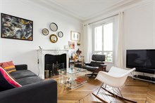 A louer en courte durée pour 4 grand appartement meublé à Alma Marceau dans le Triangle d'Or Paris 16ème