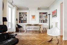 Location à la semaine d'un F2 design et meublé à Alma Marceau dans le Triangle d'Or Paris 16ème