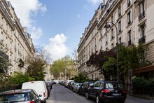 Location à la semaine d'un F2 de standing pour 4 à Alma Marceau dans le Triangle d'Or Paris 16ème