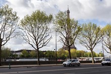 Location temporaire d'un F2 de standing à louer en courte durée à Alma Marceau dans le Triangle d'Or Paris 16ème