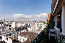 A louer en courte durée pour 2 studio design refait à neuf avec balcon filant et vue dans le Marais, Paris 3ème