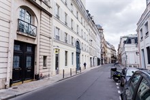 Location d'un studio meublé pour courte durée rue du Bac Paris 7ème arrondissement