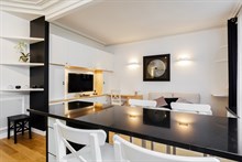 Location meublée annuelle d'un appartement de 2 pièces avec balcon à Montparnasse Paris 15ème