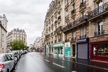 Location mensuelle à l'année d'un F2 de standing avec balcon à Montparnasse Paris 15ème