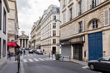 Location meublée mensuelle d'un F2 confortable à Notre Dame de Lorette Paris 9ème