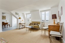 Grand studio meublé à louer au mois pour 2 au Luxembourg à Saint Germain des Prés Paris 6ème