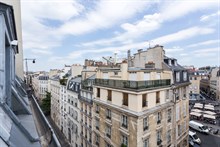 Grand studio meublé à louer en courte durée pour 2 au Luxembourg à Saint Germain des Prés Paris 6ème