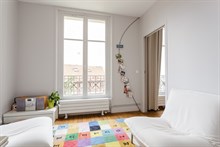 A louer à l'année appartement de 2 pièces refait à neuf et meublé à Montparnasse Paris 15ème