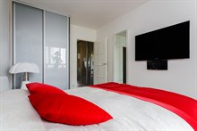 Location meublée à la semaine d'un appartement de standing de 50 m2 avec terrasse à deux pas des Buttes Chaumont Paris 20ème