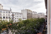 A louer en courte durée grand duplex meublé rue du Faubourg Saint Honoré Paris 8ème