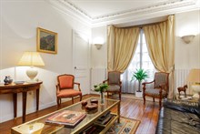 Location de courte durée d'un grand F3 meublé avec 2 chambres pour 4 à Passy Paris 16ème arrondissement