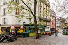A louer en courte durée pour 4 grand F2 de standing à Montmartre Paris 18ème