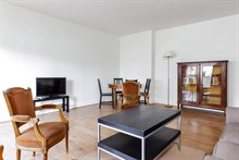 Location meublée mensuelle d'un F2 confortable pour 2 avec balcon rue de Villiers à Louise Michel à Neuilly