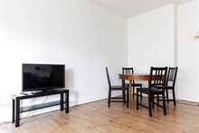 Location meublée mensuelle d'un appartement de 2 pièces avec balcon rue de Villiers à Louise Michel à Neuilly