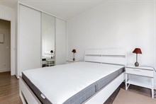 Location meublée au mois d'un appartement de 2 pièces avec balcon rue de Villiers à Louise Michel à Neuilly