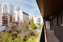 A louer au mois grand F2 meublé avec balcon filant pour 2 rue de Villiers à Louise Michel à Neuilly