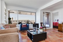 A louer en courte durée superbe appartement de 2 pièces pour 4 avec terrasse à Montparnasse Paris 15ème