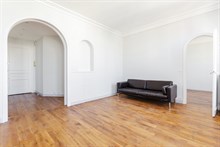 A louer vide appartement de 3 pièces avec 2 chambres refait à neuf entre Cambronne et Commerce Paris 15ème