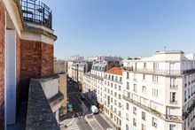 Location vide d'un F3 confortable et refait à neuf avec 2 chambres et balcon entre Cambronne et Commerce Paris 15ème