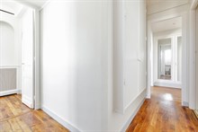 A louer vide superbe F3 refait à neuf avec 2 chambres et balcon entre Cambronne et Commerce Paris 15ème