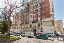 F3 de standing refait à neuf avec balcon et 2 chambres à louer vide entre Cambronne et Commerce Paris 15ème