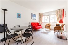 A louer à la semaine superbe appartement de 2 pièces refait à neuf à Saint Placide Paris 6ème