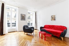 A louer en courte durée pour 2 bel appartement de 2 pièces à la décoration haussmannienne à Miromesnil Paris 8ème