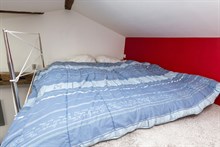 Studio refait à neuf à louer en courte durée pour 3 personnes rue du Temple dans le Marais Paris 3ème arrondissement