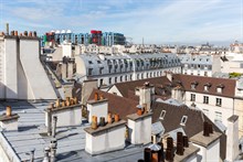 Location temporaire d'un studio confortable en mezzanine pour 3 personnes rue du Temple dans le Marais Paris 3ème