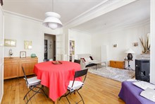 Location meublée mensuelle d'un F3 confortable avec double living pour 4 personnes dans le quartier de Commerce Paris 15ème