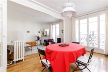 F3 de standing à louer meublé au mois avec double living et décoration raffinée dans le quartier de Commerce Paris 15ème