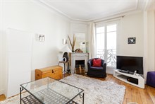 Location meublée temporaire d'un appartement de 3 pièces confortable avec double living dans le quartier de Commerce Paris 15ème