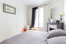 A louer en courte durée pour 4 bel appartement de 3 pièces avec double living dans le quartier de Commerce Paris 15ème