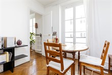 Location meublée de courte durée d'un appartement de 3 pièces avec 2 chambres doubles pour 4 à Villiers aux Batignolles Paris 17ème